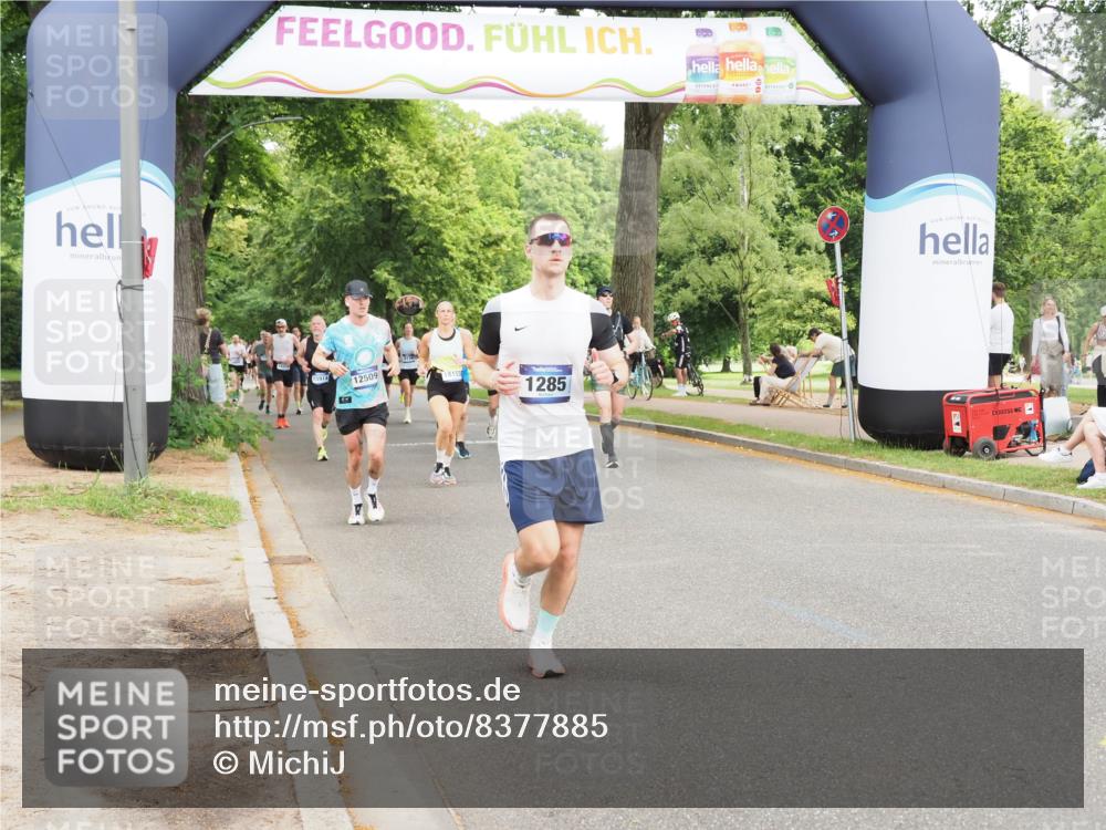 29.06.2025 - hella hamburg halbmarathon MichiJ http://msf.ph/oto/8377885 29.06.2025 10:45:52 Zwischen KM18-KM19 1285, 2619, 3279, 5926, 6202, 10539, 10759, 15914, 16980, 18254 meine-sportfotos.de