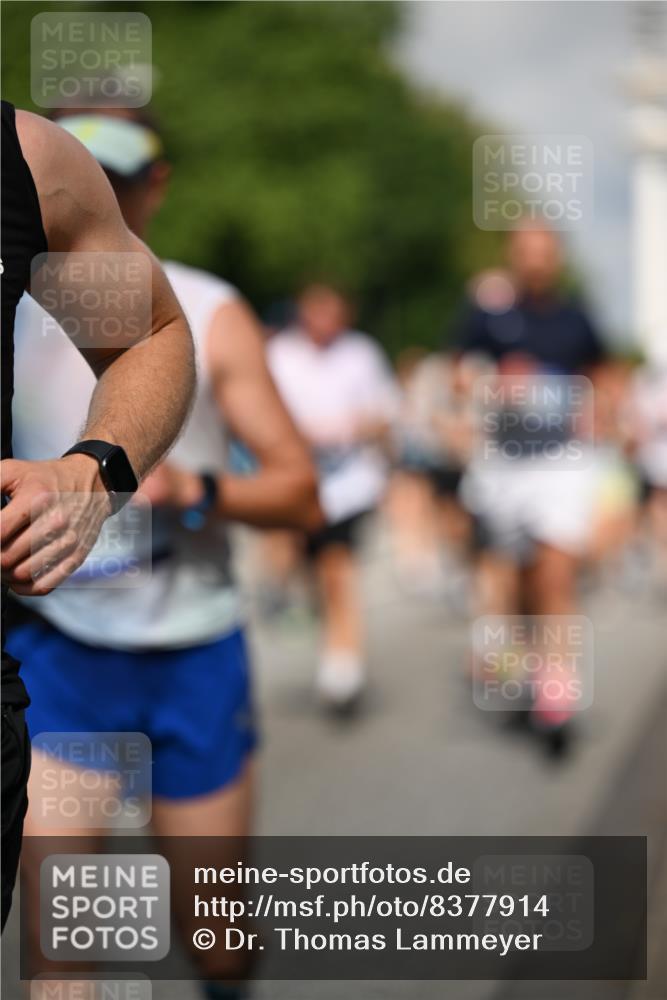 29.06.2025 - hella hamburg halbmarathon Dr. Thomas Lammeyer http://msf.ph/oto/8377914 29.06.2025 09:58:43 Kennedybrücke 1549, 1817, 2274, 2592, 2596, 2816, 2955, 3208, 3209, 3258, 4832, 5399, 5705, 6389, 6723, 6923, 6978, 6991, 7274, 7335, 7508, 7908, 8117, 8437, 8657, 8981, 9031, 9038, 9093, 9159, 9476, 9661, 9710, 9720, 9931, 10122, 11125 meine-sportfotos.de