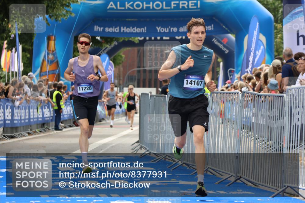 29.06.2025 - hella hamburg halbmarathon Strokosch-Dieckow http://msf.ph/oto/8377931 29.06.2025 10:25:41 Ziel 4338, 11228, 14107 meine-sportfotos.de