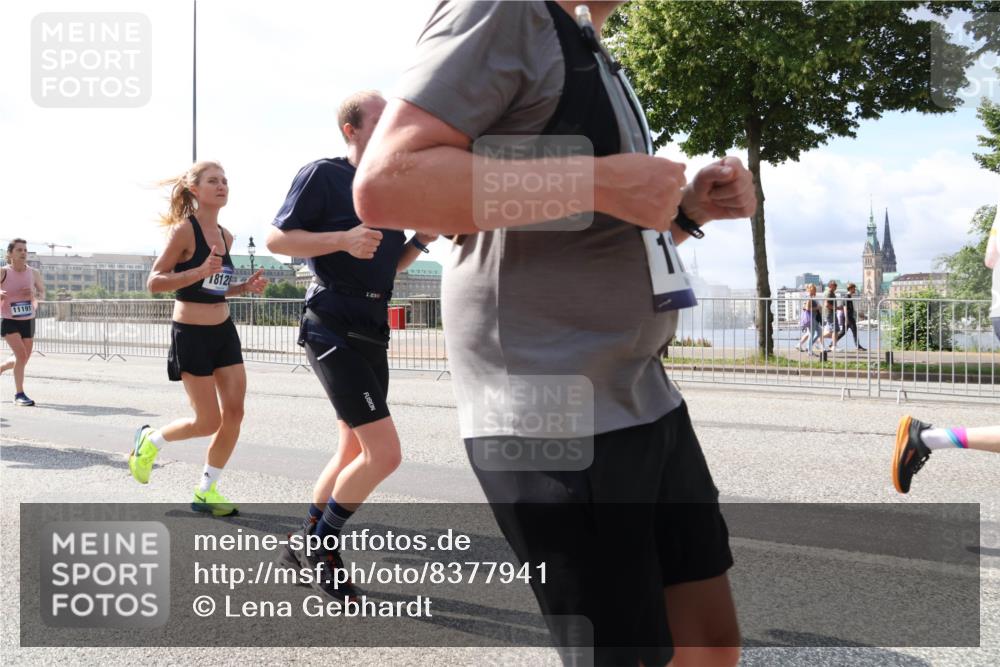 29.06.2025 - hella hamburg halbmarathon Lena Gebhardt http://msf.ph/oto/8377941 29.06.2025 10:02:31 Lombardsbrücke 1128, 1254, 1432, 1453, 1702, 1733, 2142, 2322, 2323, 2685, 2712, 2819, 3169, 3225, 3780, 3919, 3976, 4066, 4985, 5734, 5763, 6166, 6295, 6322, 6708, 6752, 6860, 7031, 7049, 7223, 7243, 7323, 7869, 7888, 8003, 8364, 8624, 8662, 8749, 9006, 9020, 9021, 9131, 9156, 9353, 9554, 9928, 9986, 10128, 10295, 10539, 10866, 11191, 11250, 11515, 11554, 11670, 11702, 11782, 11871, 11938, 11968, 12315, 12316, 12491 meine-sportfotos.de