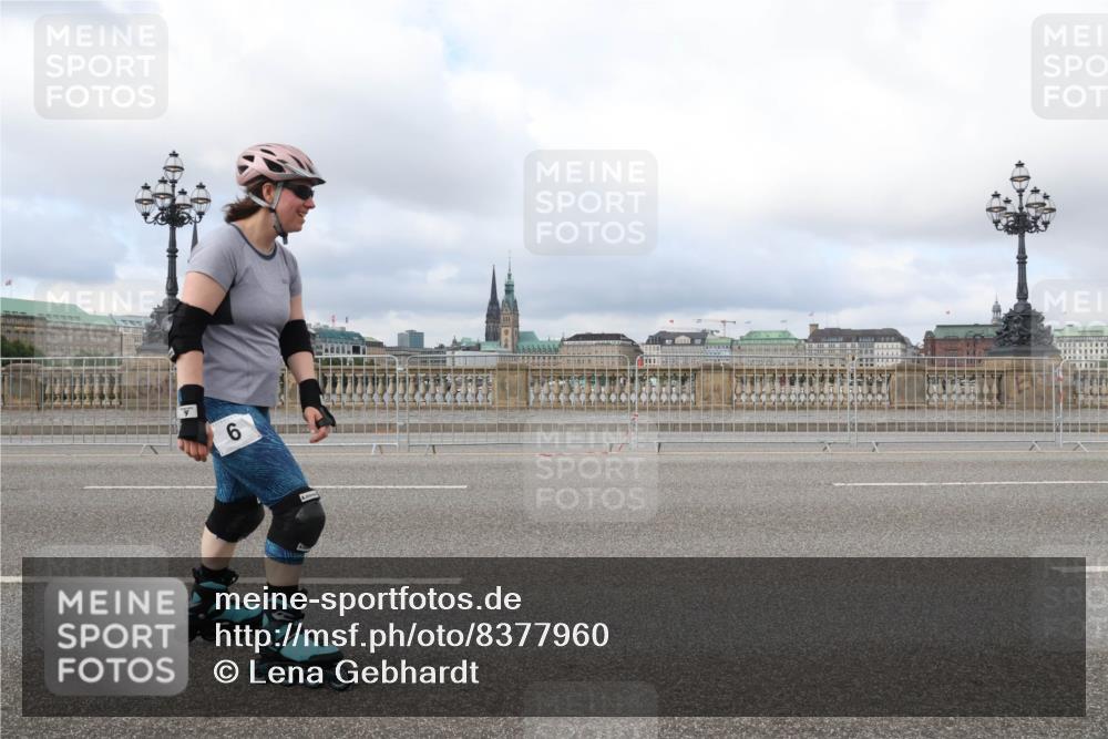 29.06.2025 - hella hamburg halbmarathon Lena Gebhardt http://msf.ph/oto/8377960 29.06.2025 09:14:11 Lombardsbrücke  meine-sportfotos.de