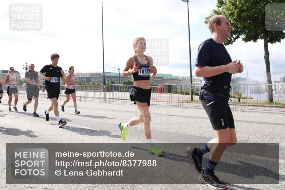 29.06.2025 - hella hamburg halbmarathon Lena Gebhardt http://msf.ph/oto/8377988 29.06.2025 10:02:31 Lombardsbrücke 6708, 2978, 7049, 18128, 1390, 59, 1128, 1254, 1432, 1453, 1702, 1733, 2142, 2322, 2323, 2685, 2712, 2819, 3169, 3225, 3780, 3919, 3976, 4066, 4985, 5734, 5763, 6166, 6295, 6322, 6708, 6752, 6860, 7031, 7049, 7223, 7243, 7323, 7869, 7888, 8003, 8364, 8624, 8662, 8749, 9006, 9020, 9021, 9131, 9156, 9353, 9554, 9928, 9986, 10128, 10295, 10539, 10866, 11191, 11250, 11515, 11554, 11670, 11702, 11782, 11871, 11938, 11968, 12315, 12316, 12491 meine-sportfotos.de