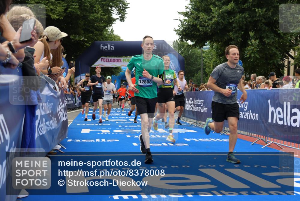 29.06.2025 - hella hamburg halbmarathon Strokosch-Dieckow http://msf.ph/oto/8378008 29.06.2025 10:47:58 Ziel 1086, 1604, 1613, 4324, 4528, 4601, 5022, 6377, 6836, 9638, 12706, 12724, 12747, 12808, 13570, 14730, 15333, 16149, 16766, 17451, 18206, 18922, 19198 meine-sportfotos.de