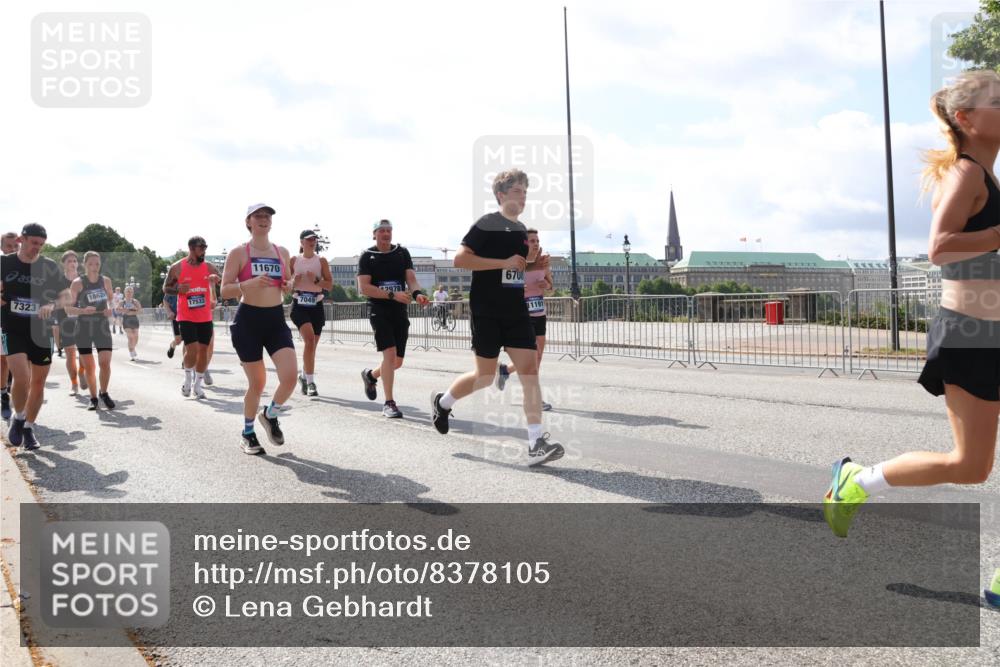 29.06.2025 - hella hamburg halbmarathon Lena Gebhardt http://msf.ph/oto/8378105 29.06.2025 10:02:31 Lombardsbrücke 11670, 7323, 18624, 17533, 7049, 12978, 6708, 1128, 1254, 1432, 1453, 1702, 1733, 2142, 2322, 2323, 2685, 2712, 2819, 3169, 3225, 3780, 3919, 3976, 4066, 4985, 5734, 5763, 6166, 6295, 6322, 6708, 6752, 6860, 7031, 7049, 7223, 7243, 7323, 7869, 7888, 8003, 8364, 8624, 8662, 8749, 9006, 9020, 9021, 9131, 9156, 9353, 9554, 9928, 9986, 10128, 10295, 10539, 10866, 11191, 11250, 11515, 11554, 11670, 11702, 11782, 11871, 11938, 11968, 12315, 12316, 12491 meine-sportfotos.de