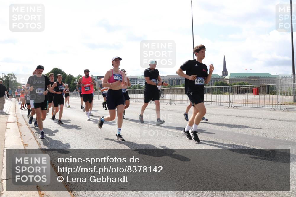 29.06.2025 - hella hamburg halbmarathon Lena Gebhardt http://msf.ph/oto/8378142 29.06.2025 10:02:31 Lombardsbrücke 7323, 1862, 17533, 11670, 6708, 2978, 1128, 1254, 1432, 1453, 1702, 1733, 2142, 2322, 2323, 2685, 2712, 2819, 3169, 3225, 3780, 3919, 3976, 4066, 4985, 5734, 5763, 6166, 6295, 6322, 6708, 6752, 6860, 7031, 7049, 7223, 7243, 7323, 7869, 7888, 8003, 8364, 8624, 8662, 8749, 9006, 9020, 9021, 9131, 9156, 9353, 9554, 9928, 9986, 10128, 10295, 10539, 10866, 11191, 11250, 11515, 11554, 11670, 11702, 11782, 11871, 11938, 11968, 12315, 12316, 12491 meine-sportfotos.de