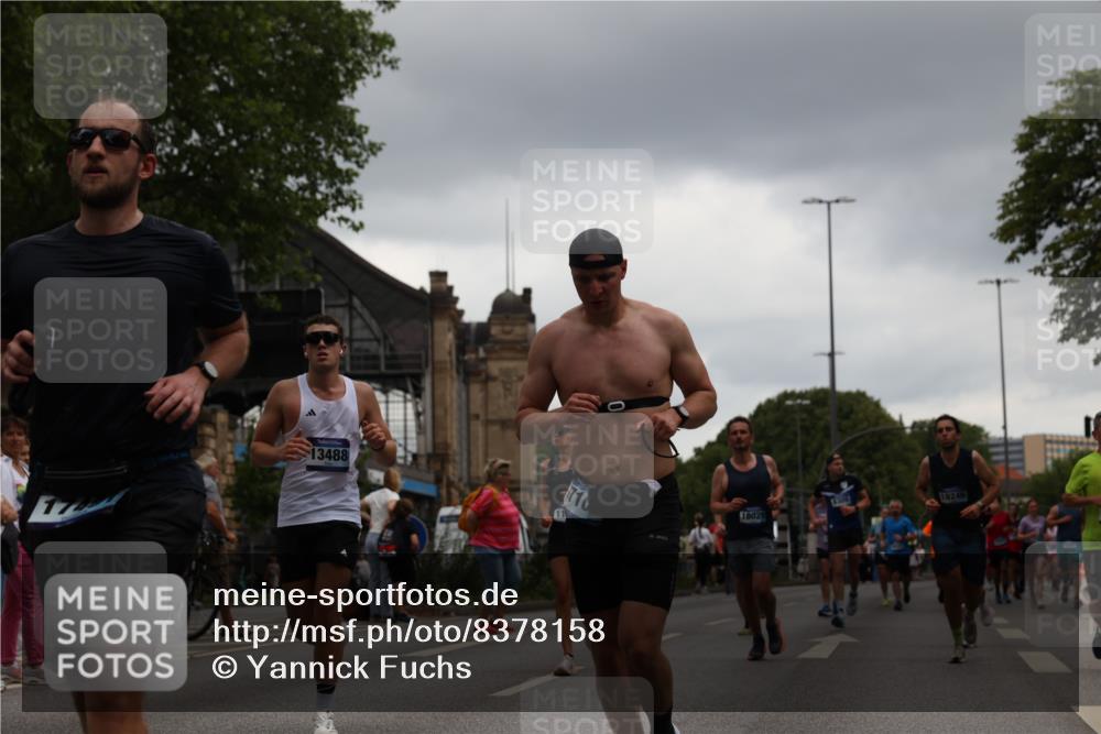 29.06.2025 - hella hamburg halbmarathon Yannick Fuchs http://msf.ph/oto/8378158 29.06.2025 10:54:34 20KM 1364, 1414, 1653, 1681, 2322, 2323, 2363, 6033, 6309, 6487, 6754, 6757, 7065, 7636, 8003, 8191, 8421, 8422, 8509, 8923, 10534, 10576, 11041, 11366, 11623, 11702, 11753, 11782, 11937, 12491, 13488, 13589, 14224, 14429, 14577, 15269, 17491, 17825, 17899, 17952, 18029, 18063, 19159, 19246 meine-sportfotos.de