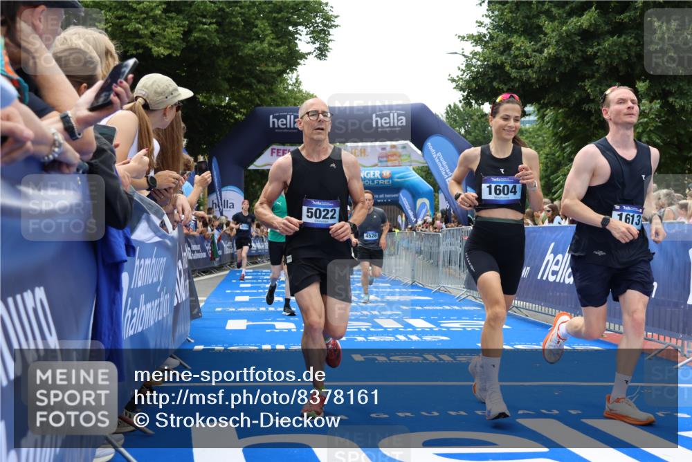 29.06.2025 - hella hamburg halbmarathon Strokosch-Dieckow http://msf.ph/oto/8378161 29.06.2025 10:47:56 Ziel 1086, 1604, 1613, 4528, 4601, 5022, 6377, 6836, 11961, 12706, 12724, 12747, 12808, 13570, 14730, 15333, 16766, 17451, 18206, 18356, 18836, 18922, 19198 meine-sportfotos.de