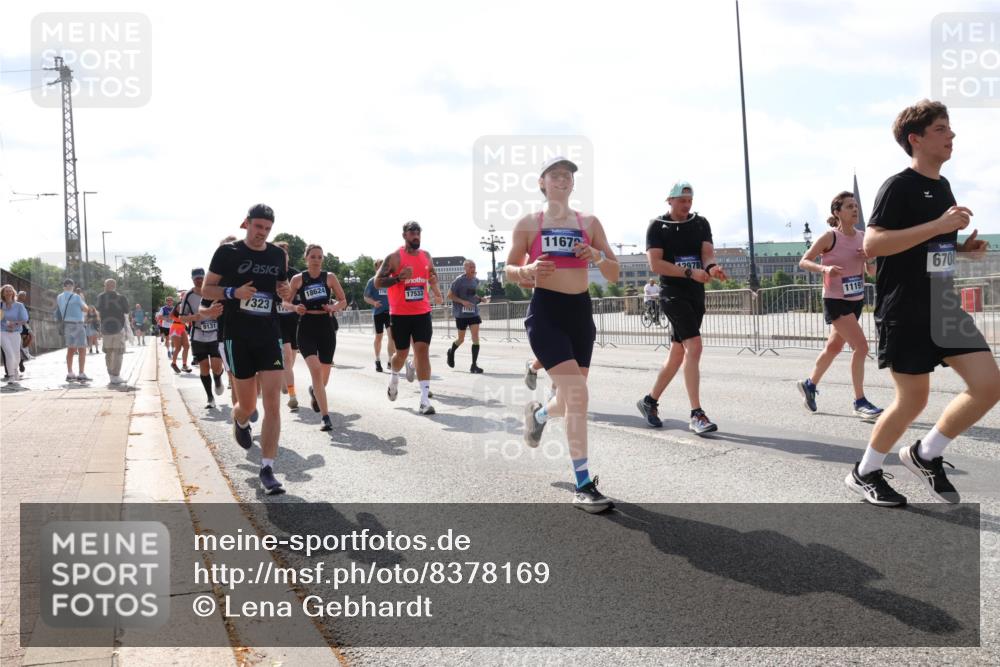29.06.2025 - hella hamburg halbmarathon Lena Gebhardt http://msf.ph/oto/8378169 29.06.2025 10:02:32 Lombardsbrücke 9131, 7323, 18624, 178, 17533, 11670, 2978, 1119, 670, 1128, 1254, 1432, 1453, 1702, 1733, 2142, 2322, 2323, 2685, 2712, 2819, 3169, 3225, 3630, 3780, 3919, 3976, 4066, 4985, 5734, 5763, 6166, 6295, 6322, 6708, 6752, 6860, 7031, 7049, 7223, 7243, 7323, 7869, 7888, 8003, 8364, 8624, 8662, 8749, 9006, 9020, 9021, 9131, 9156, 9353, 9554, 9928, 9986, 10128, 10295, 10539, 10866, 11191, 11250, 11515, 11554, 11670, 11702, 11782, 11871, 11938, 11968, 12315, 12316, 12491 meine-sportfotos.de