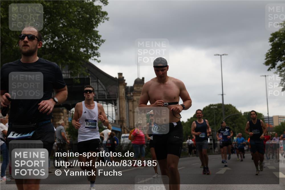 29.06.2025 - hella hamburg halbmarathon Yannick Fuchs http://msf.ph/oto/8378185 29.06.2025 10:54:34 20KM 1364, 1414, 1653, 1681, 2322, 2323, 2363, 6033, 6309, 6487, 6754, 6757, 7065, 7636, 8003, 8191, 8421, 8422, 8509, 8923, 10534, 10576, 11041, 11366, 11623, 11702, 11753, 11782, 11937, 12491, 13488, 13589, 14224, 14429, 14577, 15269, 17491, 17825, 17899, 17952, 18029, 18063, 19159, 19246 meine-sportfotos.de