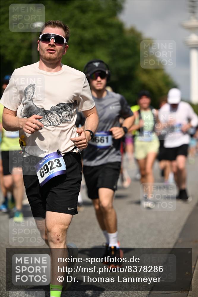 29.06.2025 - hella hamburg halbmarathon Dr. Thomas Lammeyer http://msf.ph/oto/8378286 29.06.2025 09:58:45 Kennedybrücke 1549, 1817, 2274, 2592, 2596, 2816, 2955, 3208, 3209, 3258, 4832, 5399, 5705, 6158, 6389, 6723, 6923, 6991, 7335, 7508, 7908, 8117, 8437, 8657, 8889, 8981, 9031, 9032, 9038, 9093, 9159, 9476, 9649, 9661, 9720, 9869, 9931, 10122, 10423 meine-sportfotos.de