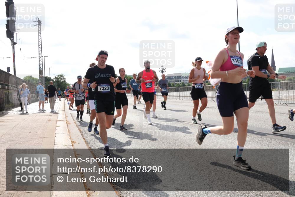 29.06.2025 - hella hamburg halbmarathon Lena Gebhardt http://msf.ph/oto/8378290 29.06.2025 10:02:32 Lombardsbrücke 9131, 7323, 1862, 17836, 17533, 17931, 7049, 11670, 2978, 1128, 1254, 1432, 1453, 1702, 1733, 2142, 2322, 2323, 2685, 2712, 2819, 3169, 3225, 3630, 3780, 3919, 3976, 4066, 4985, 5734, 5763, 6166, 6295, 6322, 6708, 6752, 6860, 7031, 7049, 7223, 7243, 7323, 7869, 7888, 8003, 8364, 8624, 8662, 8749, 9006, 9020, 9021, 9131, 9156, 9353, 9554, 9928, 9986, 10128, 10295, 10539, 10866, 11191, 11250, 11515, 11554, 11670, 11702, 11782, 11871, 11938, 11968, 12315, 12316, 12491 meine-sportfotos.de