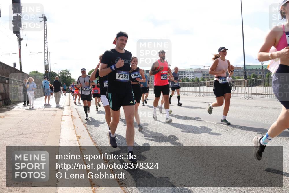 29.06.2025 - hella hamburg halbmarathon Lena Gebhardt http://msf.ph/oto/8378324 29.06.2025 10:02:32 Lombardsbrücke 9131, 8749, 37, 7323, 18624, 17533, 17931, 7049, 1128, 1254, 1432, 1453, 1702, 1733, 2142, 2322, 2323, 2685, 2712, 2819, 3169, 3225, 3630, 3780, 3919, 3976, 4066, 4985, 5734, 5763, 6166, 6295, 6322, 6708, 6752, 6860, 7031, 7049, 7223, 7243, 7323, 7869, 7888, 8003, 8364, 8624, 8662, 8749, 9006, 9020, 9021, 9131, 9156, 9353, 9554, 9928, 9986, 10128, 10295, 10539, 10866, 11191, 11250, 11515, 11554, 11670, 11702, 11782, 11871, 11938, 11968, 12315, 12316, 12491 meine-sportfotos.de