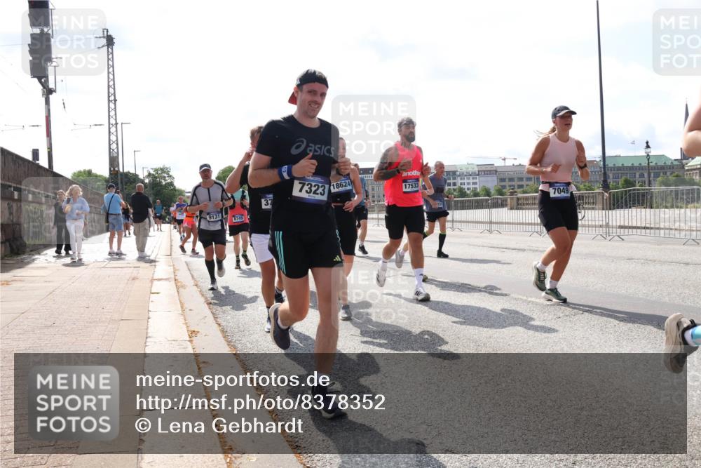 29.06.2025 - hella hamburg halbmarathon Lena Gebhardt http://msf.ph/oto/8378352 29.06.2025 10:02:33 Lombardsbrücke 9131, 7323, 18624, 17533, 37, 7049, 8749, 1128, 1254, 1432, 1453, 1702, 1733, 2142, 2322, 2323, 2685, 2712, 2819, 3169, 3225, 3630, 3780, 3919, 3976, 4066, 4985, 5734, 5763, 6166, 6295, 6322, 6708, 6752, 6860, 7031, 7049, 7223, 7243, 7323, 7869, 7888, 8003, 8364, 8624, 8662, 8749, 9006, 9020, 9021, 9131, 9156, 9353, 9554, 9928, 9986, 10128, 10295, 10539, 10866, 11191, 11250, 11515, 11554, 11670, 11702, 11782, 11871, 11938, 11968, 12315, 12316, 12491 meine-sportfotos.de