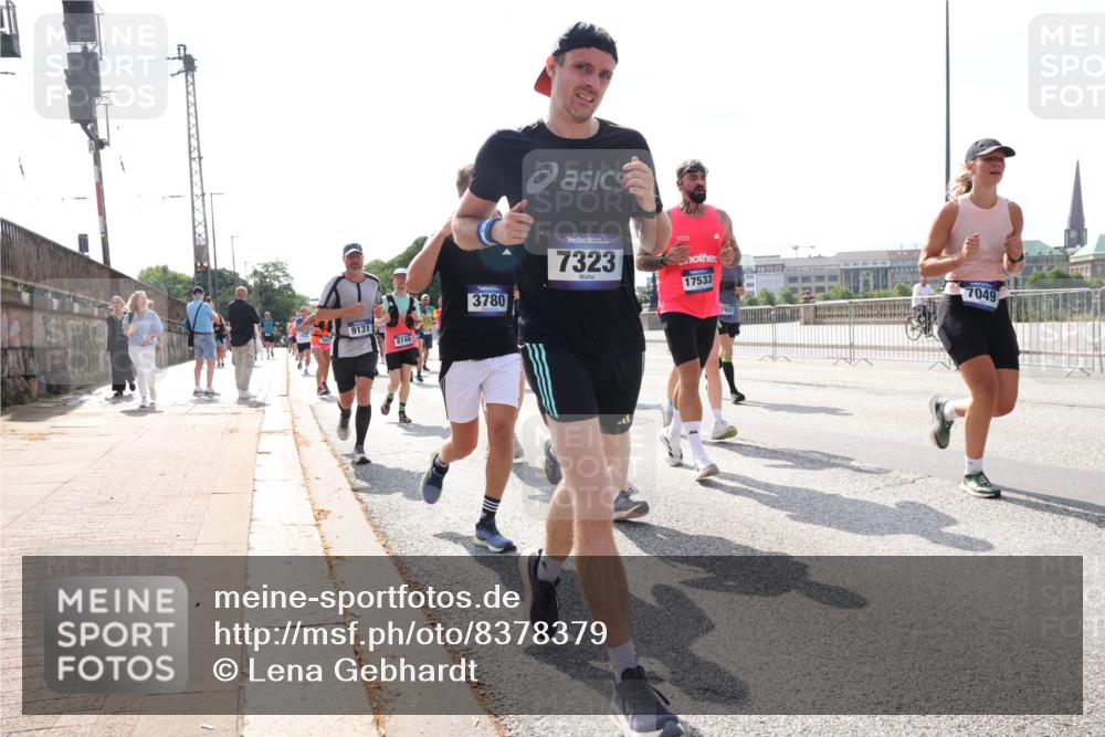 29.06.2025 - hella hamburg halbmarathon Lena Gebhardt http://msf.ph/oto/8378379 29.06.2025 10:02:33 Lombardsbrücke 9131, 8749, 3780, 7323, 17533, 7931, 7049, 1128, 1254, 1432, 1453, 1702, 1733, 2142, 2322, 2323, 2685, 2712, 2819, 3169, 3225, 3630, 3780, 3919, 3976, 4066, 4985, 5734, 5763, 6166, 6295, 6322, 6708, 6752, 6860, 7031, 7049, 7223, 7243, 7323, 7869, 7888, 8003, 8364, 8624, 8662, 8749, 9006, 9020, 9021, 9131, 9156, 9353, 9554, 9928, 9986, 10128, 10295, 10539, 10866, 11191, 11250, 11515, 11554, 11670, 11702, 11782, 11871, 11938, 11968, 12315, 12316, 12491 meine-sportfotos.de