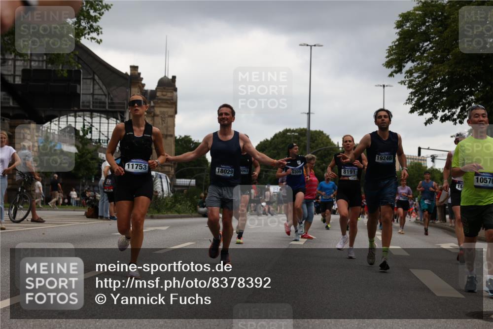 29.06.2025 - hella hamburg halbmarathon Yannick Fuchs http://msf.ph/oto/8378392 29.06.2025 10:54:36 20KM 1364, 1414, 1653, 1681, 2322, 2323, 2363, 6033, 6201, 6309, 6487, 6754, 6757, 7006, 7065, 7636, 8003, 8191, 8421, 8422, 8509, 8662, 8923, 9020, 9021, 10534, 10576, 11041, 11366, 11623, 11702, 11753, 11782, 11937, 12491, 13488, 13589, 14429, 15269, 17491, 17825, 17899, 17952, 18029, 18063, 19159, 19246 meine-sportfotos.de