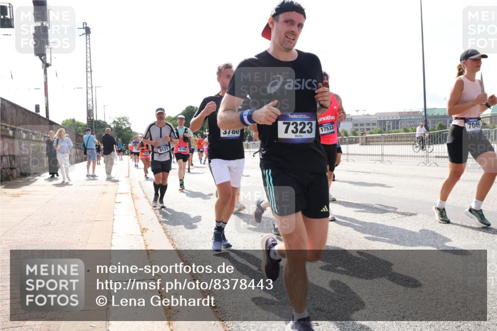 29.06.2025 - hella hamburg halbmarathon Lena Gebhardt http://msf.ph/oto/8378443 29.06.2025 10:02:33 Lombardsbrücke 3780, 9131, 8749, 7323, 17533, 7049, 1128, 1254, 1432, 1453, 1702, 1733, 2142, 2322, 2323, 2685, 2712, 2819, 3169, 3225, 3630, 3780, 3919, 3976, 4066, 4985, 5734, 5763, 6166, 6295, 6322, 6708, 6752, 6860, 7031, 7049, 7223, 7243, 7323, 7869, 7888, 8003, 8364, 8624, 8662, 8749, 9006, 9020, 9021, 9131, 9156, 9353, 9554, 9928, 9986, 10128, 10295, 10539, 10866, 11191, 11250, 11515, 11554, 11670, 11702, 11782, 11871, 11938, 11968, 12315, 12316, 12491 meine-sportfotos.de