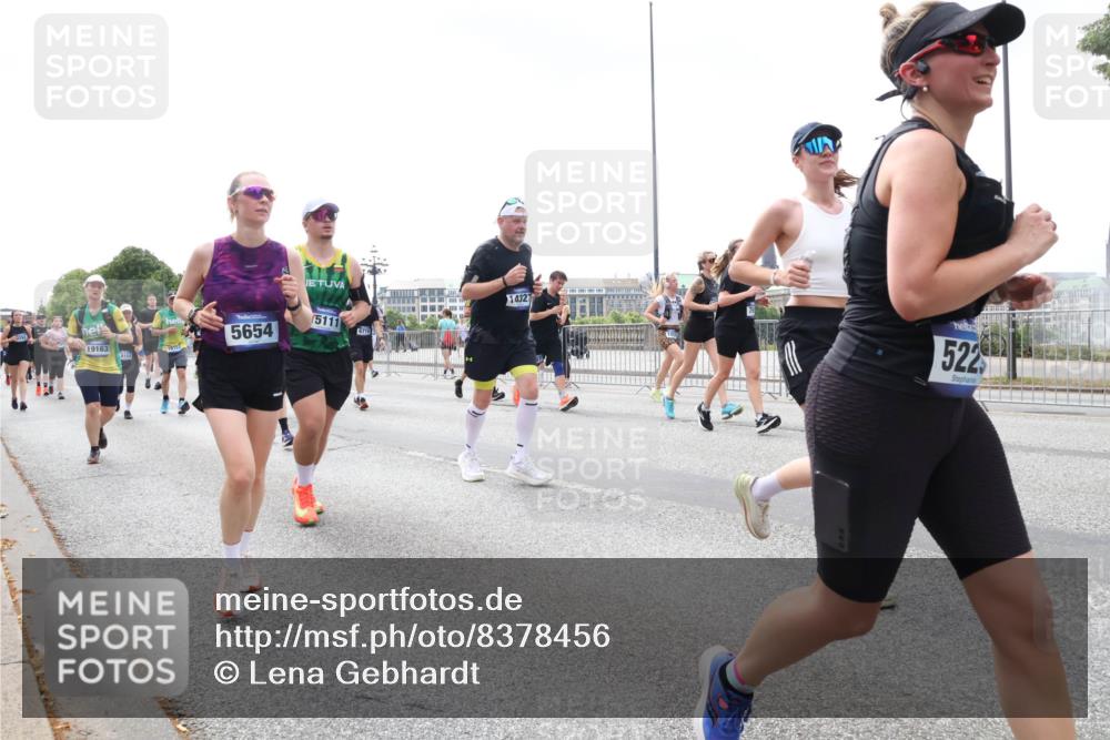29.06.2025 - hella hamburg halbmarathon Lena Gebhardt http://msf.ph/oto/8378456 29.06.2025 10:40:07 Lombardsbrücke 19163, 9158, 19157, 5654, 5111, 6719, 14327, 522, 1018, 1037, 1058, 1076, 1291, 1586, 1691, 1899, 2019, 2109, 2254, 2313, 2515, 2572, 2866, 2888, 2976, 3046, 3237, 3295, 3515, 3607, 3808, 3810, 3882, 3883, 3884, 4173, 4271, 4298, 4471, 4752, 4756, 5113, 5229, 5263, 5351, 5352, 5654, 5877, 5901, 5975, 6097, 6363, 6427, 6428, 6463, 6548, 6673, 6698, 6739, 6750, 6866, 6876, 6890, 6920, 7045, 7108, 7125, 7174, 7199, 7429, 7455, 7456, 7675, 7850, 8107, 8307, 8612, 10441 meine-sportfotos.de