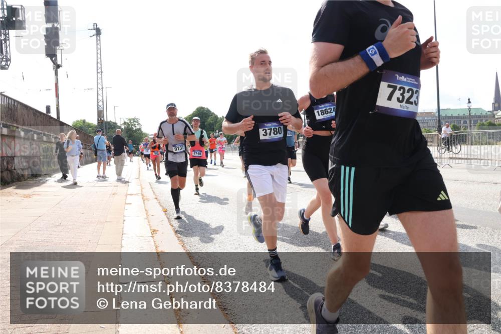 29.06.2025 - hella hamburg halbmarathon Lena Gebhardt http://msf.ph/oto/8378484 29.06.2025 10:02:33 Lombardsbrücke 9131, 8749, 3780, 836, 18624, 7323, 1128, 1254, 1432, 1453, 1702, 1733, 2142, 2322, 2323, 2685, 2712, 2819, 3169, 3225, 3630, 3780, 3919, 3976, 4066, 4985, 5734, 5763, 6166, 6295, 6322, 6708, 6752, 6860, 7031, 7049, 7223, 7243, 7323, 7869, 7888, 8003, 8364, 8624, 8662, 8749, 9006, 9020, 9021, 9131, 9156, 9353, 9554, 9928, 9986, 10128, 10295, 10539, 10866, 11191, 11250, 11515, 11554, 11670, 11702, 11782, 11871, 11938, 11968, 12315, 12316, 12491 meine-sportfotos.de