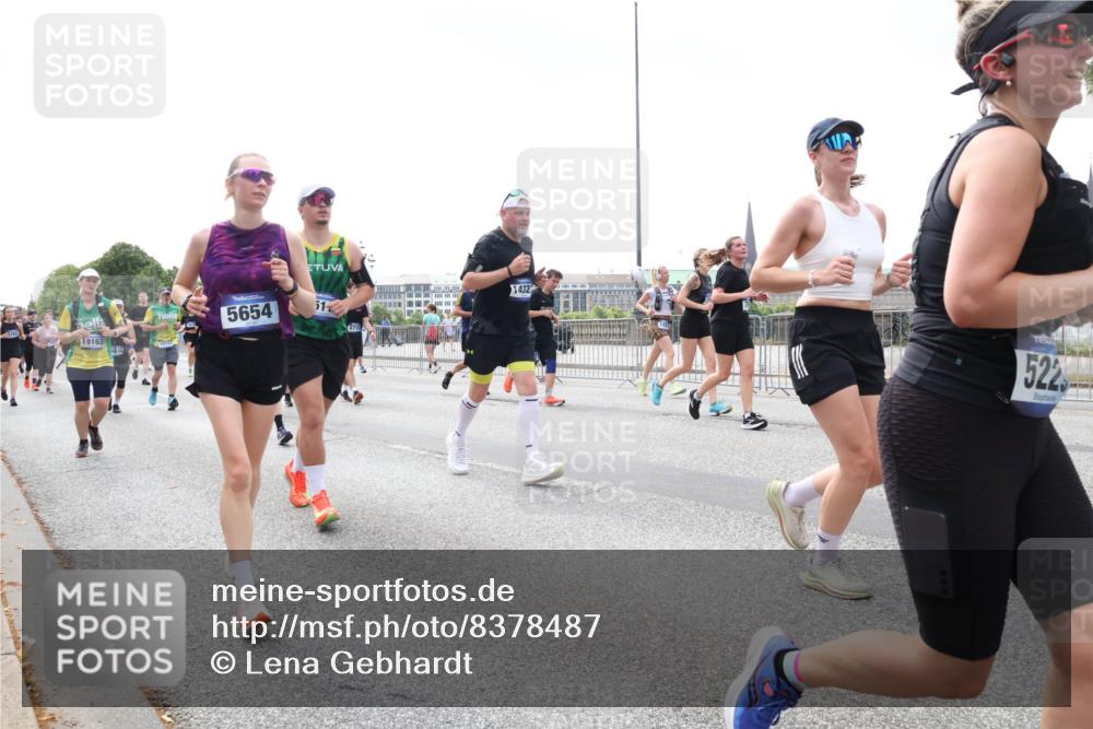 29.06.2025 - hella hamburg halbmarathon Lena Gebhardt http://msf.ph/oto/8378487 29.06.2025 10:40:07 Lombardsbrücke 19163, 5654, 511, 6719, 1432, 522, 1018, 1037, 1058, 1076, 1291, 1586, 1691, 1899, 2019, 2109, 2254, 2313, 2515, 2572, 2866, 2888, 2976, 3046, 3237, 3295, 3515, 3607, 3808, 3810, 3882, 3883, 3884, 4173, 4271, 4298, 4471, 4752, 4756, 5113, 5229, 5263, 5351, 5352, 5654, 5877, 5901, 5975, 6097, 6363, 6427, 6428, 6463, 6548, 6673, 6698, 6739, 6750, 6866, 6876, 6890, 6920, 7045, 7108, 7125, 7174, 7199, 7429, 7455, 7456, 7675, 7850, 8107, 8307, 8612, 10441 meine-sportfotos.de
