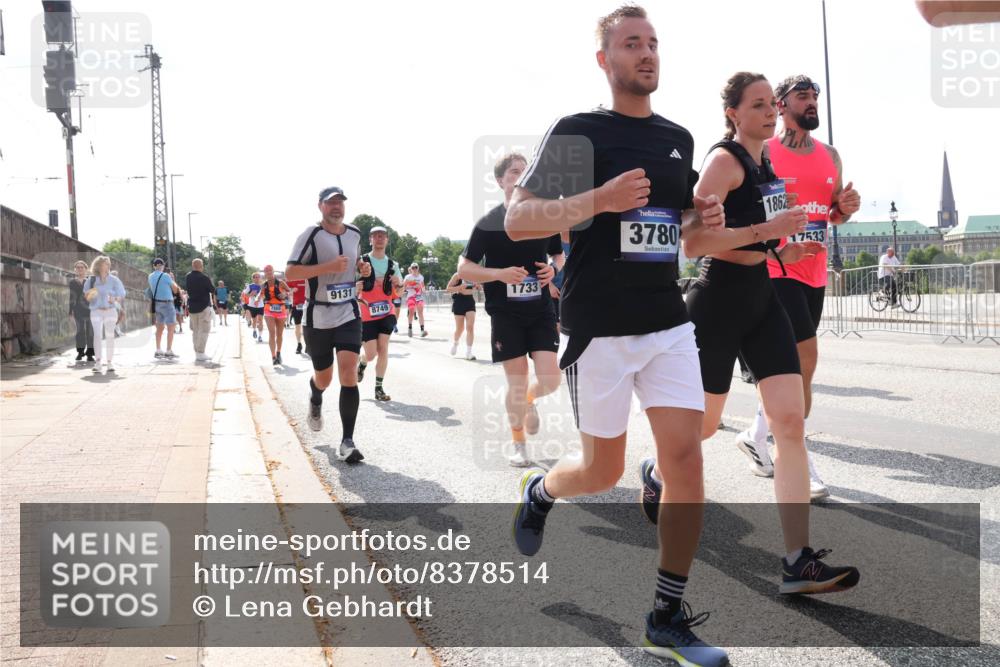 29.06.2025 - hella hamburg halbmarathon Lena Gebhardt http://msf.ph/oto/8378514 29.06.2025 10:02:33 Lombardsbrücke 9131, 8749, 1733, 3780, 1862, 17533, 1128, 1254, 1432, 1453, 1702, 1733, 2142, 2322, 2323, 2685, 2712, 2819, 3169, 3225, 3630, 3780, 3919, 3976, 4066, 4985, 5734, 5763, 6166, 6295, 6322, 6708, 6752, 6860, 7031, 7049, 7223, 7243, 7323, 7869, 7888, 8003, 8364, 8624, 8662, 8749, 9006, 9020, 9021, 9131, 9156, 9353, 9554, 9928, 9986, 10128, 10295, 10539, 10866, 11191, 11250, 11515, 11554, 11670, 11702, 11782, 11871, 11938, 11968, 12315, 12316, 12491 meine-sportfotos.de