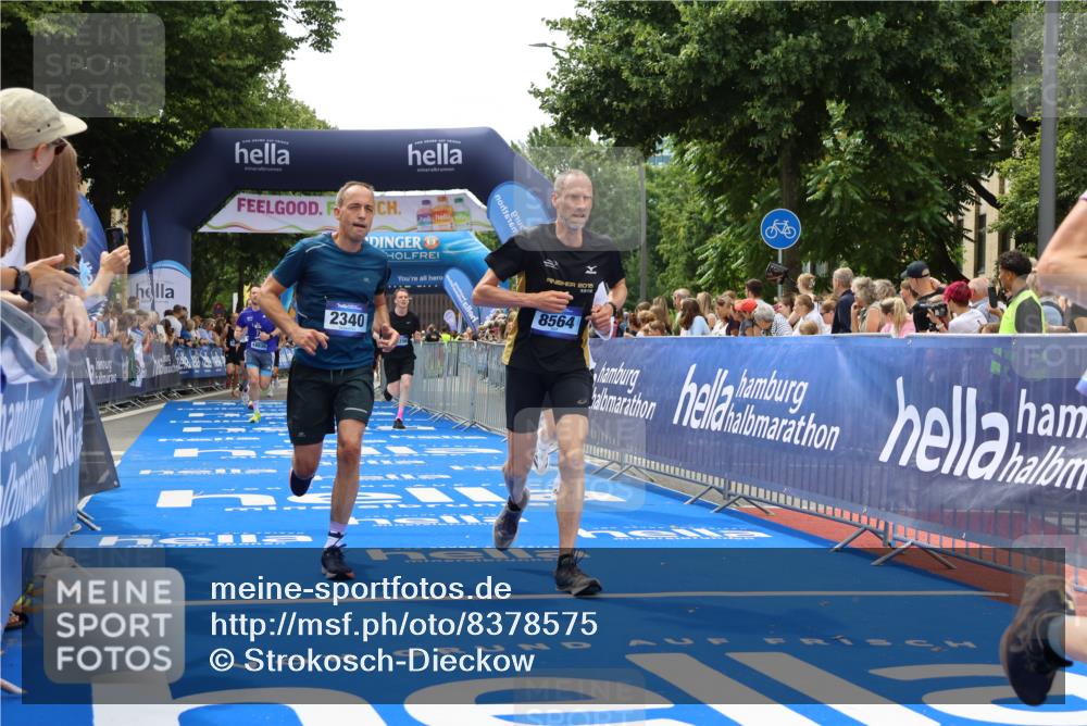 29.06.2025 - hella hamburg halbmarathon Strokosch-Dieckow http://msf.ph/oto/8378575 29.06.2025 10:47:47 Ziel 2340, 2708, 5915, 6836, 8564, 10988, 11283, 11961, 12679, 13948, 14383, 14730, 15478, 16205, 17229, 17451, 18356, 18430, 18836 meine-sportfotos.de