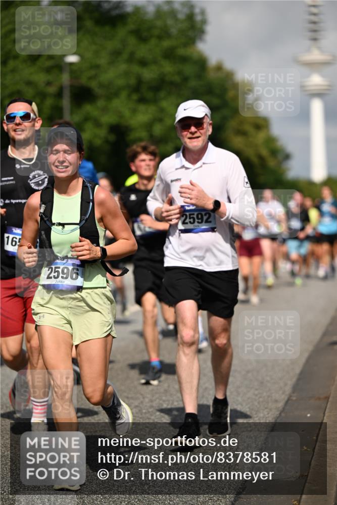 29.06.2025 - hella hamburg halbmarathon Dr. Thomas Lammeyer http://msf.ph/oto/8378581 29.06.2025 09:58:48 Kennedybrücke 1549, 1817, 2274, 2287, 2411, 2592, 2596, 2955, 3087, 3208, 3209, 3258, 3747, 4093, 4832, 5399, 5705, 6158, 6389, 6662, 6723, 6836, 6923, 7508, 7659, 7908, 8117, 8437, 8657, 8693, 8889, 9031, 9032, 9038, 9093, 9159, 9476, 9649, 9661, 9720, 9869, 9931, 10122, 10423 meine-sportfotos.de