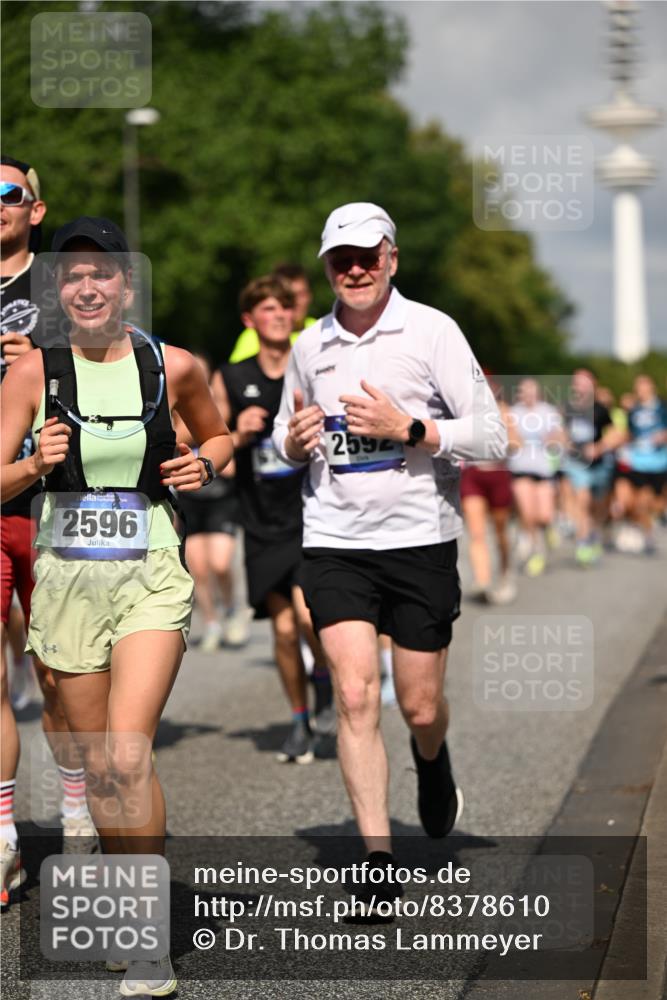 29.06.2025 - hella hamburg halbmarathon Dr. Thomas Lammeyer http://msf.ph/oto/8378610 29.06.2025 09:58:48 Kennedybrücke 1549, 1817, 2274, 2287, 2411, 2592, 2596, 2955, 3087, 3208, 3209, 3258, 3747, 4093, 4832, 5399, 5705, 6158, 6389, 6662, 6723, 6836, 6923, 7508, 7659, 7908, 8117, 8437, 8657, 8693, 8889, 9031, 9032, 9038, 9093, 9159, 9476, 9649, 9661, 9720, 9869, 9931, 10122, 10423 meine-sportfotos.de