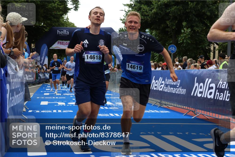 29.06.2025 - hella hamburg halbmarathon Strokosch-Dieckow http://msf.ph/oto/8378647 29.06.2025 10:47:37 Ziel 1070, 1320, 1696, 2284, 2708, 5889, 6009, 7962, 8023, 8234, 8927, 10969, 10988, 11283, 12870, 13223, 13303, 13948, 14618, 14619, 15451, 15478, 15479, 16205, 17229, 18104, 18430, 18970, 19181 meine-sportfotos.de