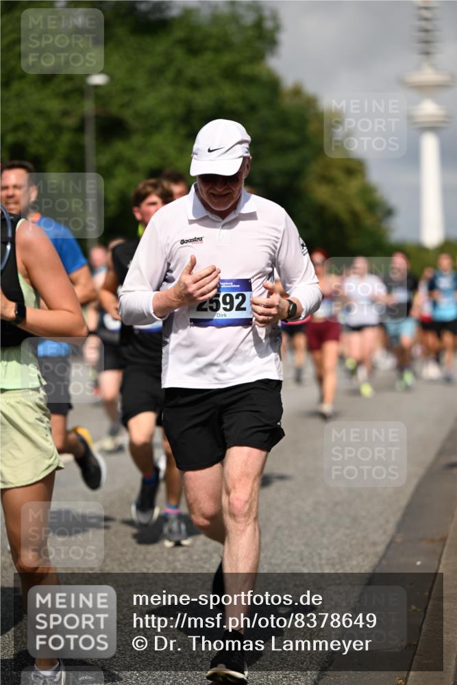 29.06.2025 - hella hamburg halbmarathon Dr. Thomas Lammeyer http://msf.ph/oto/8378649 29.06.2025 09:58:48 Kennedybrücke 1549, 1817, 2274, 2287, 2411, 2592, 2596, 2955, 3087, 3208, 3209, 3258, 3747, 4093, 4832, 5399, 5705, 6158, 6389, 6662, 6723, 6836, 6923, 7508, 7659, 7908, 8117, 8437, 8657, 8693, 8889, 9031, 9032, 9038, 9093, 9159, 9476, 9649, 9661, 9720, 9869, 9931, 10122, 10423 meine-sportfotos.de