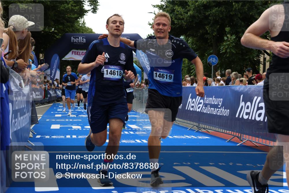 29.06.2025 - hella hamburg halbmarathon Strokosch-Dieckow http://msf.ph/oto/8378680 29.06.2025 10:47:37 Ziel 1070, 1320, 1696, 2284, 2708, 5889, 6009, 7962, 8023, 8234, 8927, 10969, 10988, 11283, 12870, 13223, 13303, 13948, 14618, 14619, 15451, 15478, 15479, 16205, 17229, 18104, 18430, 18970, 19181 meine-sportfotos.de