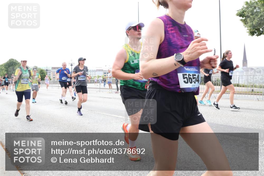 29.06.2025 - hella hamburg halbmarathon Lena Gebhardt http://msf.ph/oto/8378692 29.06.2025 10:40:08 Lombardsbrücke 14578, 12906, 19163, 6726, 19157, 5654, 798, 1018, 1037, 1058, 1076, 1291, 1586, 1691, 1899, 2019, 2109, 2254, 2313, 2515, 2572, 2866, 2888, 2976, 3046, 3237, 3295, 3515, 3607, 3808, 3810, 3882, 3883, 3884, 4173, 4271, 4298, 4471, 4752, 4756, 5113, 5229, 5263, 5351, 5352, 5654, 5877, 5901, 5975, 6076, 6097, 6363, 6428, 6463, 6548, 6673, 6698, 6739, 6750, 6866, 6876, 6890, 6920, 7045, 7108, 7125, 7174, 7429, 7455, 7456, 7675, 7850, 8107, 8307, 8612, 10441 meine-sportfotos.de