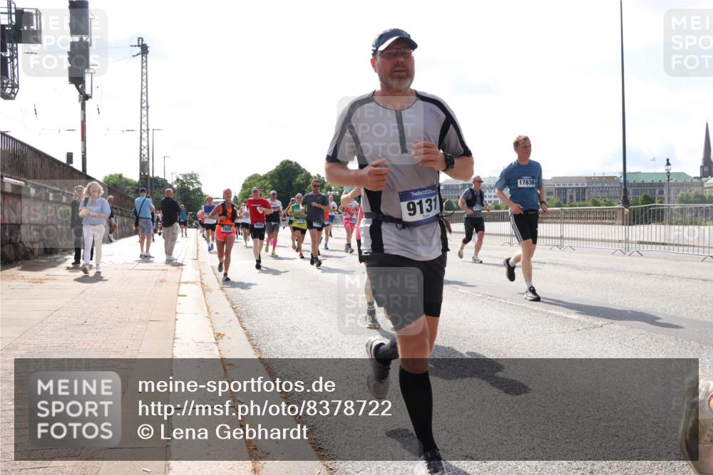 29.06.2025 - hella hamburg halbmarathon Lena Gebhardt http://msf.ph/oto/8378722 29.06.2025 10:02:35 Lombardsbrücke 7869, 9554, 9131, 17836, 1128, 1254, 1432, 1702, 1733, 2142, 2322, 2323, 2685, 2712, 2819, 3169, 3225, 3630, 3780, 3919, 3976, 4066, 4665, 4904, 4985, 5734, 5763, 6166, 6295, 6322, 6708, 6752, 6815, 6860, 7031, 7049, 7223, 7323, 7869, 7888, 8003, 8364, 8481, 8483, 8624, 8662, 8749, 9006, 9020, 9021, 9131, 9156, 9353, 9554, 9986, 10128, 10295, 10539, 10866, 11191, 11250, 11515, 11554, 11670, 11702, 11782, 11871, 11938, 11968, 12315, 12316, 12491 meine-sportfotos.de