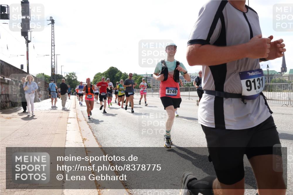 29.06.2025 - hella hamburg halbmarathon Lena Gebhardt http://msf.ph/oto/8378775 29.06.2025 10:02:35 Lombardsbrücke 7869, 17930, 8749, 9131, 1128, 1254, 1432, 1702, 1733, 2142, 2322, 2323, 2685, 2712, 2819, 3169, 3225, 3630, 3780, 3919, 3976, 4066, 4665, 4904, 4985, 5734, 5763, 6166, 6295, 6322, 6708, 6752, 6815, 6860, 7031, 7049, 7223, 7323, 7869, 7888, 8003, 8364, 8481, 8483, 8624, 8662, 8749, 9006, 9020, 9021, 9131, 9156, 9353, 9554, 9986, 10128, 10295, 10539, 10866, 11191, 11250, 11515, 11554, 11670, 11702, 11782, 11871, 11938, 11968, 12315, 12316, 12491 meine-sportfotos.de