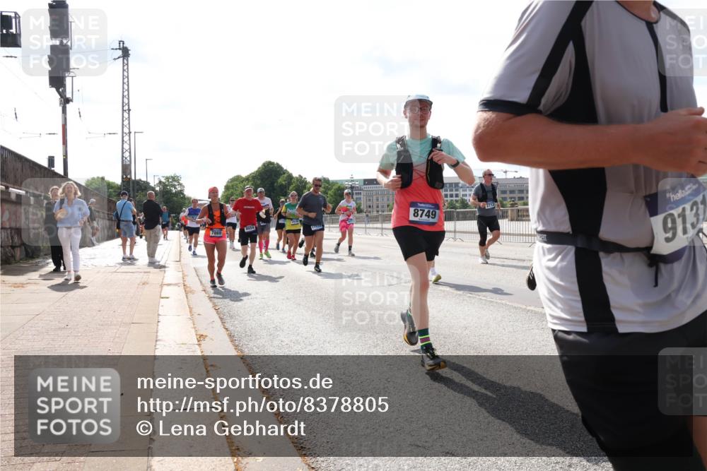 29.06.2025 - hella hamburg halbmarathon Lena Gebhardt http://msf.ph/oto/8378805 29.06.2025 10:02:35 Lombardsbrücke 7869, 9554, 17939, 8749, 913, 1128, 1254, 1432, 1702, 1733, 2142, 2322, 2323, 2685, 2712, 2819, 3169, 3225, 3630, 3780, 3919, 3976, 4066, 4665, 4904, 4985, 5734, 5763, 6166, 6295, 6322, 6708, 6752, 6815, 6860, 7031, 7049, 7223, 7323, 7869, 7888, 8003, 8364, 8481, 8483, 8624, 8662, 8749, 9006, 9020, 9021, 9131, 9156, 9353, 9554, 9986, 10128, 10295, 10539, 10866, 11191, 11250, 11515, 11554, 11670, 11702, 11782, 11871, 11938, 11968, 12315, 12316, 12491 meine-sportfotos.de