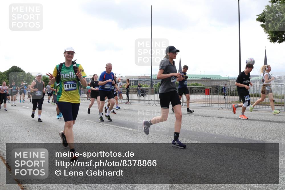 29.06.2025 - hella hamburg halbmarathon Lena Gebhardt http://msf.ph/oto/8378866 29.06.2025 10:40:09 Lombardsbrücke 19158, 19163, 587, 14578, 1018, 1037, 1058, 1076, 1291, 1586, 1691, 1899, 2019, 2109, 2254, 2313, 2515, 2572, 2866, 2888, 2976, 3046, 3237, 3295, 3515, 3607, 3808, 3810, 3882, 3883, 3884, 4173, 4271, 4298, 4471, 4752, 4756, 5113, 5229, 5263, 5351, 5352, 5654, 5877, 5901, 5975, 6076, 6097, 6363, 6463, 6548, 6673, 6698, 6739, 6750, 6866, 6876, 6890, 6920, 7045, 7108, 7125, 7174, 7429, 7455, 7456, 7675, 7850, 8107, 8307, 8612, 10441 meine-sportfotos.de