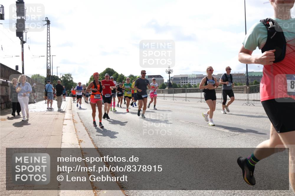 29.06.2025 - hella hamburg halbmarathon Lena Gebhardt http://msf.ph/oto/8378915 29.06.2025 10:02:36 Lombardsbrücke 7869, 9554, 11703, 19146, 17939, 2685, 8, 1128, 1254, 1432, 1702, 1733, 2142, 2322, 2323, 2685, 2712, 2819, 3169, 3225, 3630, 3780, 3919, 3976, 4066, 4665, 4904, 4985, 5734, 5763, 6295, 6322, 6708, 6752, 6815, 6860, 6997, 7031, 7049, 7323, 7869, 7888, 8003, 8364, 8481, 8483, 8624, 8662, 8749, 9006, 9020, 9021, 9131, 9156, 9353, 9554, 9986, 10128, 10295, 10539, 10866, 11191, 11250, 11515, 11554, 11670, 11702, 11782, 11871, 11935, 11938, 11968, 12315, 12316, 12491, 12908 meine-sportfotos.de