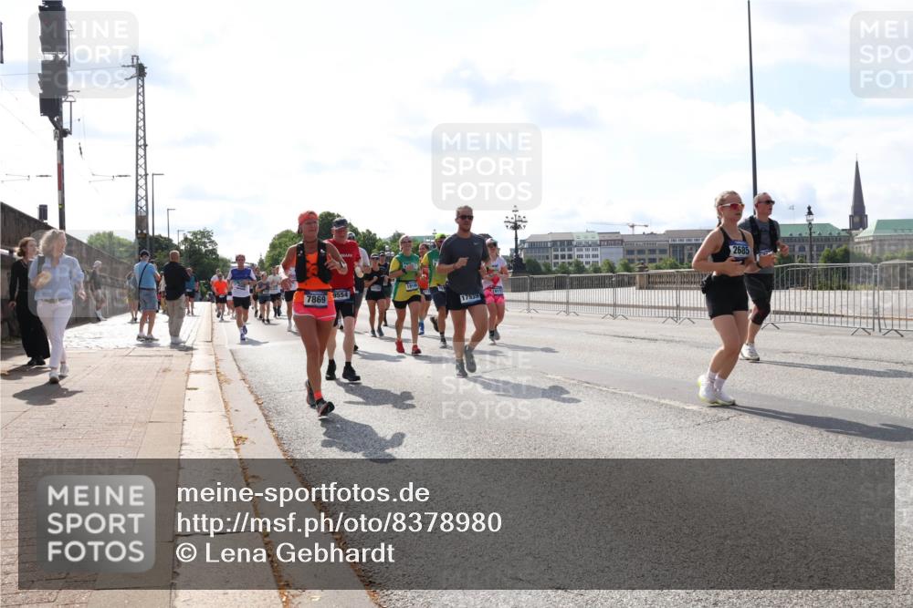 29.06.2025 - hella hamburg halbmarathon Lena Gebhardt http://msf.ph/oto/8378980 29.06.2025 10:02:36 Lombardsbrücke 7869, 9554, 1914, 17939, 2685, 1128, 1254, 1432, 1702, 1733, 2142, 2322, 2323, 2685, 2712, 2819, 3169, 3225, 3630, 3780, 3919, 3976, 4066, 4665, 4904, 4985, 5734, 5763, 6295, 6322, 6708, 6752, 6815, 6860, 6997, 7031, 7049, 7323, 7869, 7888, 8003, 8364, 8481, 8483, 8624, 8662, 8749, 9006, 9020, 9021, 9131, 9156, 9353, 9554, 9986, 10128, 10295, 10539, 10866, 11191, 11250, 11515, 11554, 11670, 11702, 11782, 11871, 11935, 11938, 11968, 12315, 12316, 12491, 12908 meine-sportfotos.de