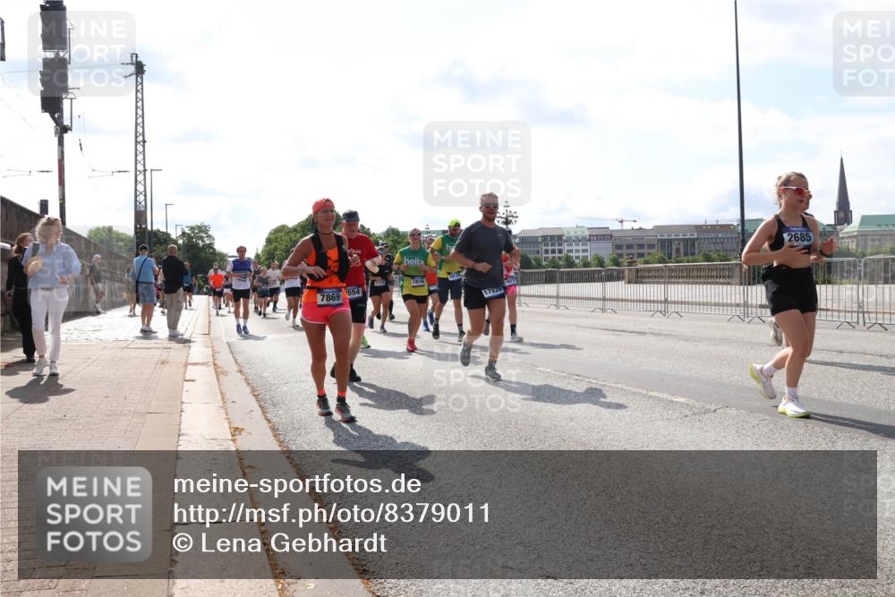 29.06.2025 - hella hamburg halbmarathon Lena Gebhardt http://msf.ph/oto/8379011 29.06.2025 10:02:36 Lombardsbrücke 7869, 554, 20441, 19146, 17939, 2685, 1128, 1254, 1432, 1702, 1733, 2142, 2322, 2323, 2685, 2712, 2819, 3169, 3225, 3630, 3780, 3919, 3976, 4066, 4665, 4904, 4985, 5734, 5763, 6295, 6322, 6708, 6752, 6815, 6860, 6997, 7031, 7049, 7323, 7869, 7888, 8003, 8364, 8481, 8483, 8624, 8662, 8749, 9006, 9020, 9021, 9131, 9156, 9353, 9554, 9986, 10128, 10295, 10539, 10866, 11191, 11250, 11515, 11554, 11670, 11702, 11782, 11871, 11935, 11938, 11968, 12315, 12316, 12491, 12908 meine-sportfotos.de