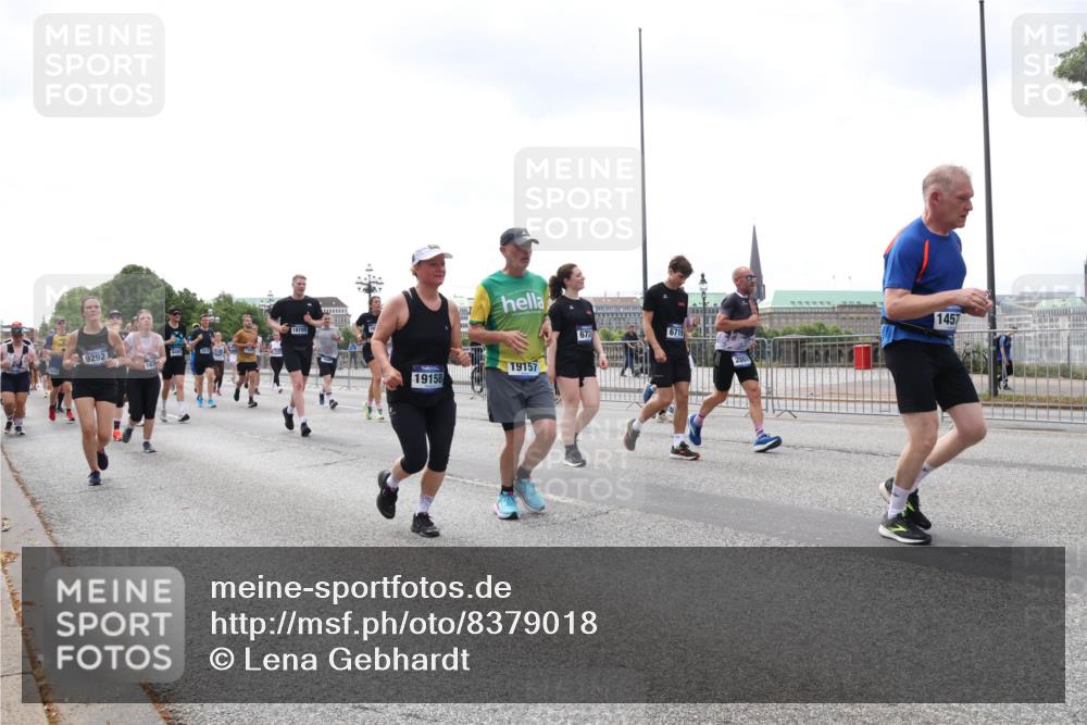 29.06.2025 - hella hamburg halbmarathon Lena Gebhardt http://msf.ph/oto/8379018 29.06.2025 10:40:10 Lombardsbrücke 9292, 9495, 2010, 18705, 19158, 19157, 672, 6719, 1457, 1018, 1037, 1058, 1076, 1291, 1586, 1691, 1899, 2019, 2109, 2254, 2313, 2515, 2572, 2866, 2888, 3046, 3237, 3295, 3515, 3607, 3808, 3810, 3882, 3883, 3884, 4173, 4271, 4298, 4471, 4752, 4756, 5113, 5229, 5263, 5351, 5352, 5654, 5877, 5901, 5975, 6076, 6097, 6363, 6463, 6548, 6673, 6698, 6739, 6750, 6866, 6876, 6890, 6920, 7045, 7108, 7174, 7429, 7455, 7456, 7675, 7850, 8107, 8307, 8612, 10441 meine-sportfotos.de