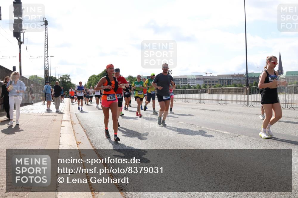 29.06.2025 - hella hamburg halbmarathon Lena Gebhardt http://msf.ph/oto/8379031 29.06.2025 10:02:37 Lombardsbrücke 7869, 554, 11702, 19146, 17939, 2685, 1128, 1254, 1432, 1702, 1733, 2142, 2322, 2323, 2685, 2712, 2819, 3225, 3630, 3780, 3919, 3976, 4066, 4665, 4904, 4985, 5734, 5763, 6295, 6322, 6708, 6752, 6815, 6860, 6997, 7031, 7049, 7323, 7869, 7888, 8003, 8364, 8481, 8483, 8624, 8662, 8749, 9006, 9020, 9021, 9131, 9156, 9353, 9554, 9986, 10128, 10295, 10539, 10866, 11191, 11250, 11515, 11554, 11670, 11702, 11782, 11871, 11935, 11938, 11968, 12315, 12491, 12908, 14224 meine-sportfotos.de