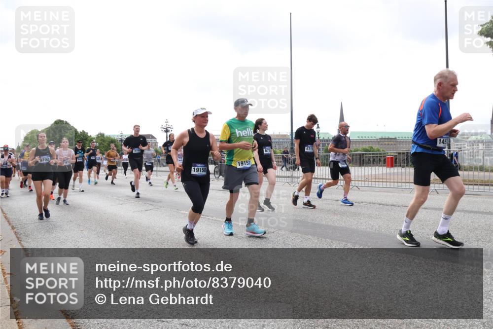 29.06.2025 - hella hamburg halbmarathon Lena Gebhardt http://msf.ph/oto/8379040 29.06.2025 10:40:10 Lombardsbrücke 9292, 18705, 167, 19158, 19157, 672, 145, 6719, 1018, 1037, 1058, 1076, 1291, 1586, 1691, 1899, 2019, 2109, 2254, 2313, 2515, 2572, 2866, 2888, 3046, 3237, 3295, 3515, 3607, 3808, 3810, 3882, 3883, 3884, 4173, 4271, 4298, 4471, 4752, 4756, 5113, 5229, 5263, 5351, 5352, 5654, 5877, 5901, 5975, 6076, 6097, 6363, 6463, 6548, 6673, 6698, 6739, 6750, 6866, 6876, 6890, 6920, 7045, 7108, 7174, 7429, 7455, 7456, 7675, 7850, 8107, 8307, 8612, 10441 meine-sportfotos.de