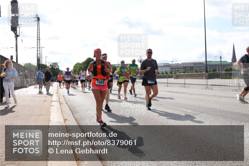 29.06.2025 - hella hamburg halbmarathon Lena Gebhardt http://msf.ph/oto/8379061 29.06.2025 10:02:37 Lombardsbrücke 7869, 19146, 17939, 1128, 1254, 1432, 1702, 1733, 2142, 2322, 2323, 2685, 2712, 2819, 3225, 3630, 3780, 3919, 3976, 4066, 4665, 4904, 4985, 5734, 5763, 6295, 6322, 6708, 6752, 6815, 6860, 6997, 7031, 7049, 7323, 7869, 7888, 8003, 8364, 8481, 8483, 8624, 8662, 8749, 9006, 9020, 9021, 9131, 9156, 9353, 9554, 9986, 10128, 10295, 10539, 10866, 11191, 11250, 11515, 11554, 11670, 11702, 11782, 11871, 11935, 11938, 11968, 12315, 12491, 12908, 14224 meine-sportfotos.de