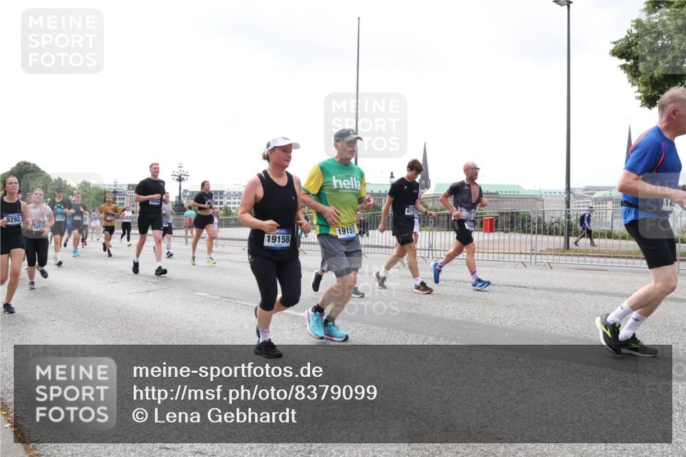 29.06.2025 - hella hamburg halbmarathon Lena Gebhardt http://msf.ph/oto/8379099 29.06.2025 10:40:11 Lombardsbrücke 9292, 16744, 18705, 19158, 19157, 671, 143, 1018, 1037, 1058, 1076, 1291, 1586, 1691, 1899, 2019, 2109, 2254, 2313, 2515, 2572, 2866, 2888, 3046, 3237, 3293, 3295, 3515, 3607, 3808, 3810, 3882, 3883, 3884, 4173, 4271, 4298, 4471, 4752, 4756, 5113, 5229, 5263, 5351, 5352, 5654, 5877, 5901, 5975, 6076, 6097, 6363, 6463, 6548, 6673, 6698, 6739, 6750, 6866, 6876, 6890, 6920, 7045, 7108, 7174, 7429, 7455, 7456, 7675, 7850, 8107, 8307, 8612, 10441 meine-sportfotos.de