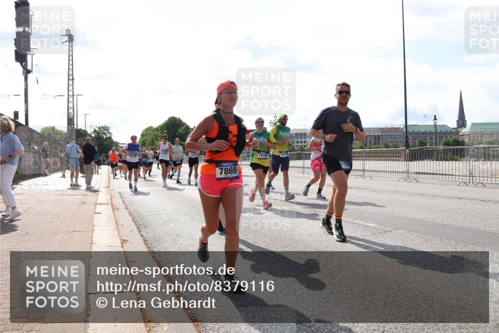29.06.2025 - hella hamburg halbmarathon Lena Gebhardt http://msf.ph/oto/8379116 29.06.2025 10:02:37 Lombardsbrücke 7869, 19146, 19176, 1128, 1254, 1432, 1702, 1733, 2142, 2322, 2323, 2685, 2712, 2819, 3225, 3630, 3780, 3919, 3976, 4066, 4665, 4904, 4985, 5734, 5763, 6295, 6322, 6708, 6752, 6815, 6860, 6997, 7031, 7049, 7323, 7869, 7888, 8003, 8364, 8481, 8483, 8624, 8662, 8749, 9006, 9020, 9021, 9131, 9156, 9353, 9554, 9986, 10128, 10295, 10539, 10866, 11191, 11250, 11515, 11554, 11670, 11702, 11782, 11871, 11935, 11938, 11968, 12315, 12491, 12908, 14224 meine-sportfotos.de