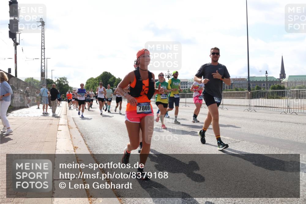 29.06.2025 - hella hamburg halbmarathon Lena Gebhardt http://msf.ph/oto/8379168 29.06.2025 10:02:37 Lombardsbrücke 7869, 19146, 19176, 1911, 1739, 1128, 1254, 1432, 1702, 1733, 2142, 2322, 2323, 2685, 2712, 2819, 3225, 3630, 3780, 3919, 3976, 4066, 4665, 4904, 4985, 5734, 5763, 6295, 6322, 6708, 6752, 6815, 6860, 6997, 7031, 7049, 7323, 7869, 7888, 8003, 8364, 8481, 8483, 8624, 8662, 8749, 9006, 9020, 9021, 9131, 9156, 9353, 9554, 9986, 10128, 10295, 10539, 10866, 11191, 11250, 11515, 11554, 11670, 11702, 11782, 11871, 11935, 11938, 11968, 12315, 12491, 12908, 14224 meine-sportfotos.de