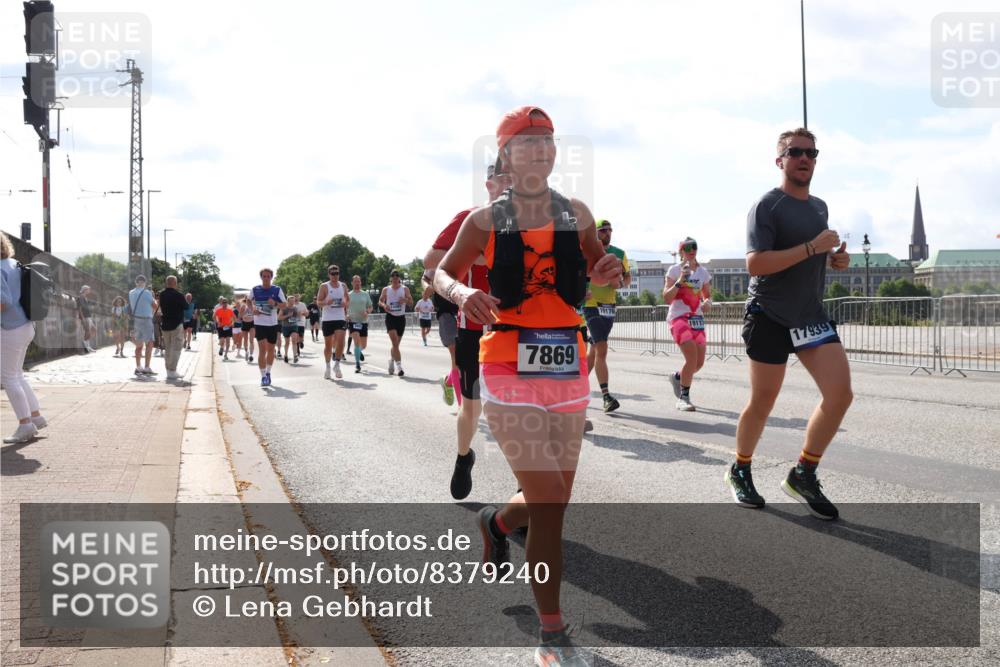 29.06.2025 - hella hamburg halbmarathon Lena Gebhardt http://msf.ph/oto/8379240 29.06.2025 10:02:38 Lombardsbrücke 7869, 19176, 17939, 1128, 1254, 1432, 1702, 1733, 2142, 2322, 2323, 2685, 2712, 2819, 3225, 3630, 3780, 3919, 3976, 4066, 4665, 4904, 4985, 5734, 5763, 6295, 6322, 6708, 6752, 6815, 6860, 6997, 7049, 7323, 7869, 7888, 8003, 8364, 8481, 8483, 8624, 8662, 8749, 9006, 9020, 9021, 9131, 9156, 9353, 9554, 9986, 10128, 10295, 10539, 10866, 11191, 11250, 11515, 11554, 11670, 11702, 11782, 11871, 11935, 11938, 11968, 12491, 12908, 14224 meine-sportfotos.de