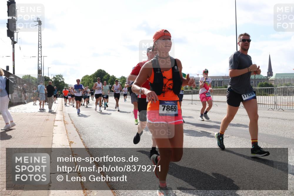 29.06.2025 - hella hamburg halbmarathon Lena Gebhardt http://msf.ph/oto/8379271 29.06.2025 10:02:38 Lombardsbrücke 7869, 176, 17939, 1128, 1254, 1432, 1702, 1733, 2142, 2322, 2323, 2685, 2712, 2819, 3225, 3630, 3780, 3919, 3976, 4066, 4665, 4904, 4985, 5734, 5763, 6295, 6322, 6708, 6752, 6815, 6860, 6997, 7049, 7323, 7869, 7888, 8003, 8364, 8481, 8483, 8624, 8662, 8749, 9006, 9020, 9021, 9131, 9156, 9353, 9554, 9986, 10128, 10295, 10539, 10866, 11191, 11250, 11515, 11554, 11670, 11702, 11782, 11871, 11935, 11938, 11968, 12491, 12908, 14224 meine-sportfotos.de