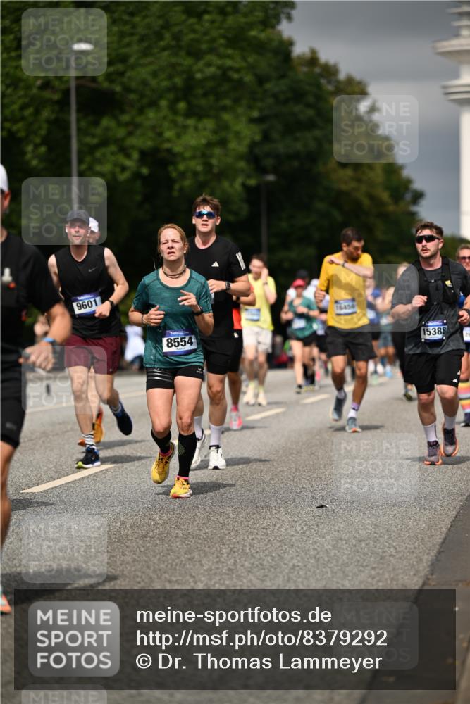 29.06.2025 - hella hamburg halbmarathon Dr. Thomas Lammeyer http://msf.ph/oto/8379292 29.06.2025 10:20:15 Kennedybrücke 1212, 1244, 1308, 1599, 1651, 2071, 2165, 2436, 2601, 2803, 3176, 3648, 4478, 4583, 4637, 4828, 5046, 6935, 7158, 7753, 8057, 8169, 8274, 8295, 8554, 8597, 8645, 8746, 9601, 9628, 9784, 9802, 9810, 9881, 10107, 10139, 10141, 10183, 10292, 10844, 11113, 11344, 11345 meine-sportfotos.de