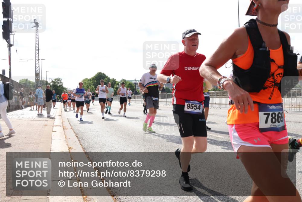 29.06.2025 - hella hamburg halbmarathon Lena Gebhardt http://msf.ph/oto/8379298 29.06.2025 10:02:38 Lombardsbrücke 9554, 7869, 1128, 1254, 1432, 1702, 1733, 2142, 2322, 2323, 2685, 2712, 2819, 3225, 3630, 3780, 3919, 3976, 4066, 4665, 4904, 4985, 5734, 5763, 6295, 6322, 6708, 6752, 6815, 6860, 6997, 7049, 7323, 7869, 7888, 8003, 8364, 8481, 8483, 8624, 8662, 8749, 9006, 9020, 9021, 9131, 9156, 9353, 9554, 9986, 10128, 10295, 10539, 10866, 11191, 11250, 11515, 11554, 11670, 11702, 11782, 11871, 11935, 11938, 11968, 12491, 12908, 14224 meine-sportfotos.de