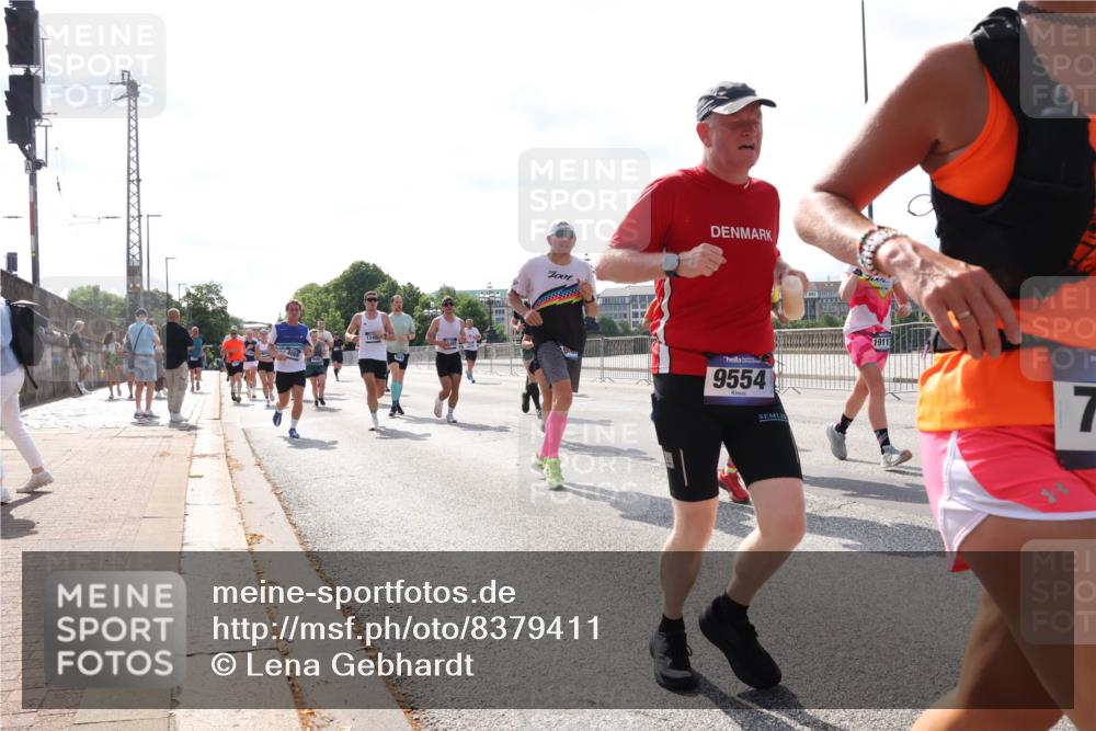 29.06.2025 - hella hamburg halbmarathon Lena Gebhardt http://msf.ph/oto/8379411 29.06.2025 10:02:38 Lombardsbrücke 9554, 1911, 7, 1128, 1254, 1432, 1702, 1733, 2142, 2322, 2323, 2685, 2712, 2819, 3225, 3630, 3780, 3919, 3976, 4066, 4665, 4904, 4985, 5734, 5763, 6295, 6322, 6708, 6752, 6815, 6860, 6997, 7049, 7323, 7869, 7888, 8003, 8364, 8481, 8483, 8624, 8662, 8749, 9006, 9020, 9021, 9131, 9156, 9353, 9554, 9986, 10128, 10295, 10539, 10866, 11191, 11250, 11515, 11554, 11670, 11702, 11782, 11871, 11935, 11938, 11968, 12491, 12908, 14224 meine-sportfotos.de